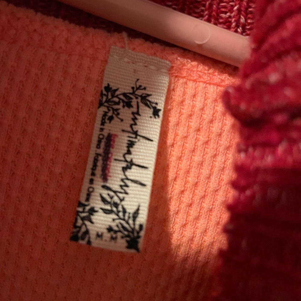 Free People Make it Cozy Coral Oversized Sweater size Medium NWOT - Picture 6 of 6